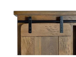 Armario de estilo industrial en madera de mango y toques en metal