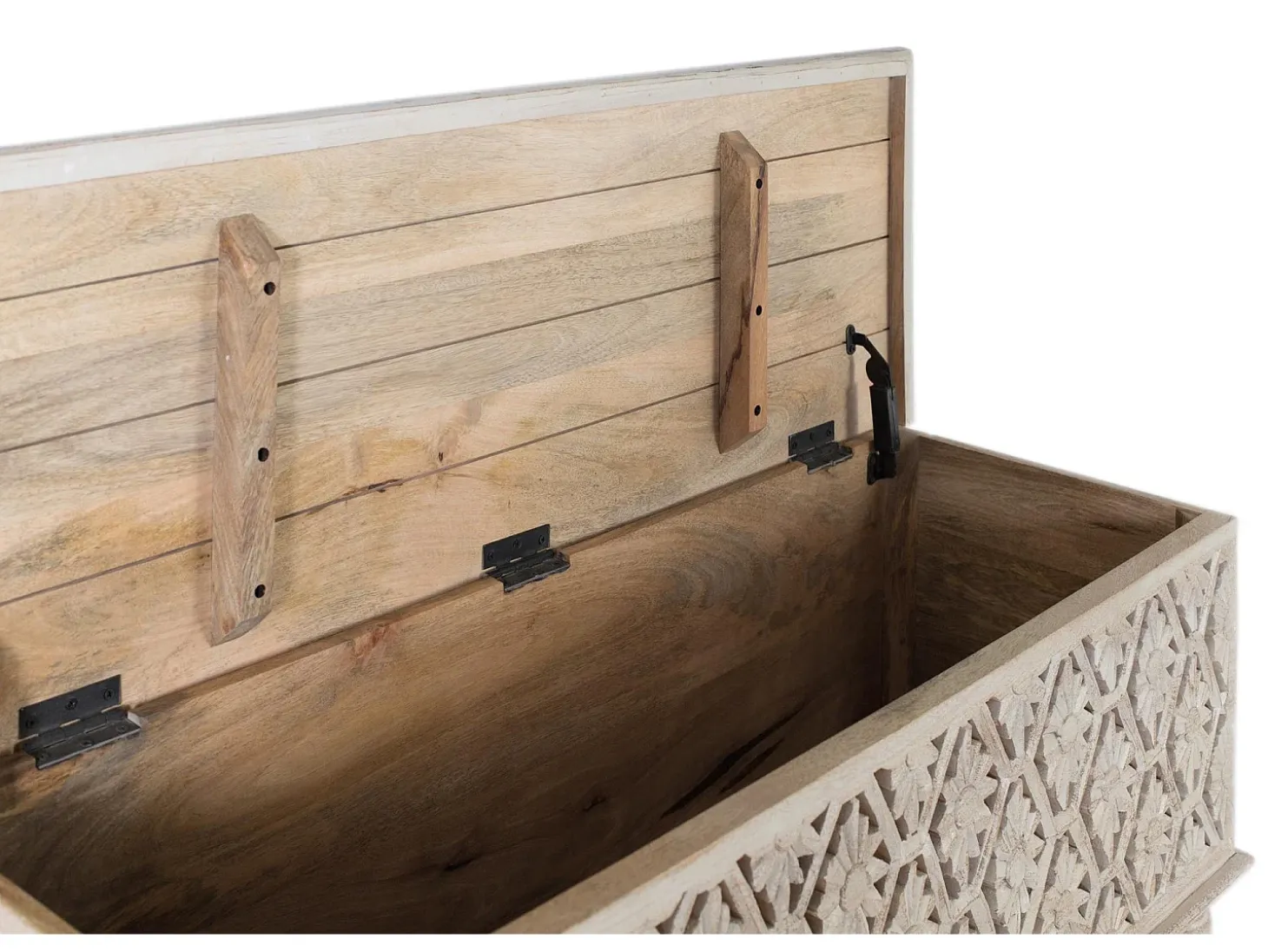 Baúl elaborado artesanalmente en madera de mango con apertura superior
