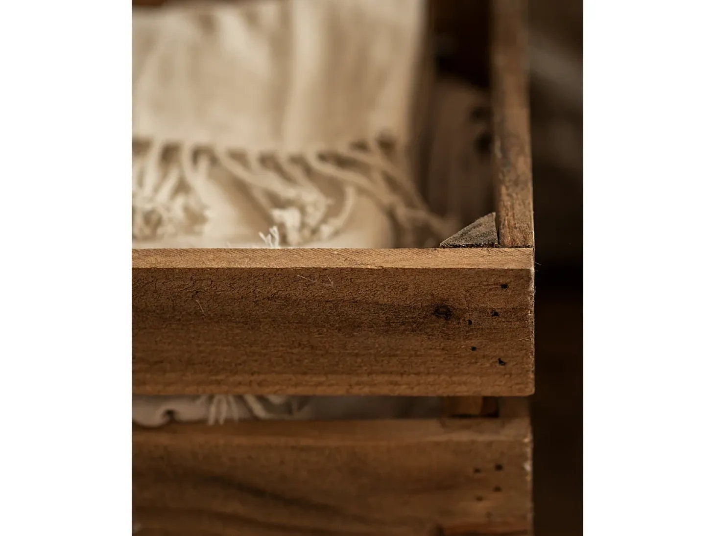 Caja de madera maciza en tono roble oscuro de 49x30,5x25,5cm - BOX - DECOWOOD