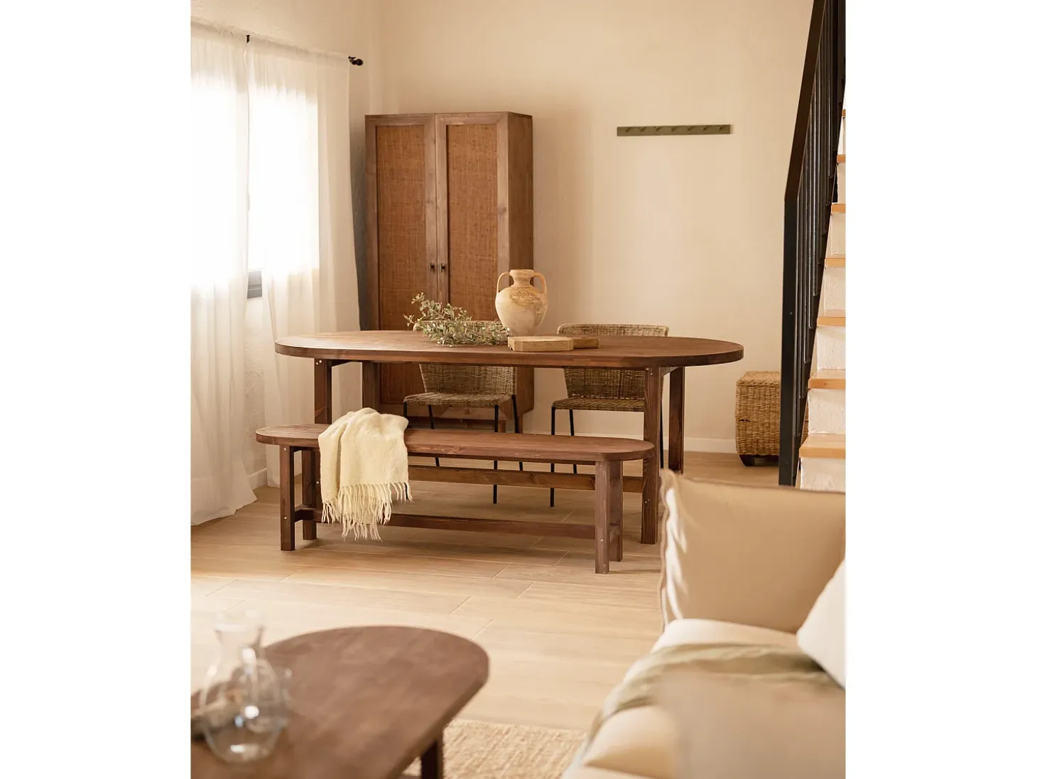 Colgador de pared de madera maciza en tono verde de 61x5cm - KATE - DECOWOOD