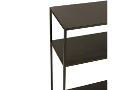 Estante baja de niveles asimétricos en metal negro