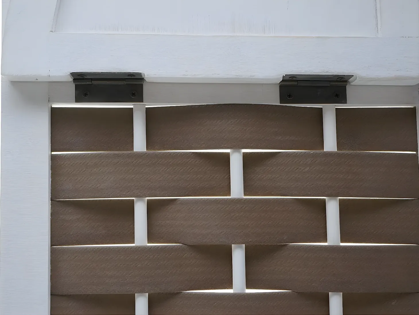 Estante esquinero MCW-K85, blanco, mimbre marrón