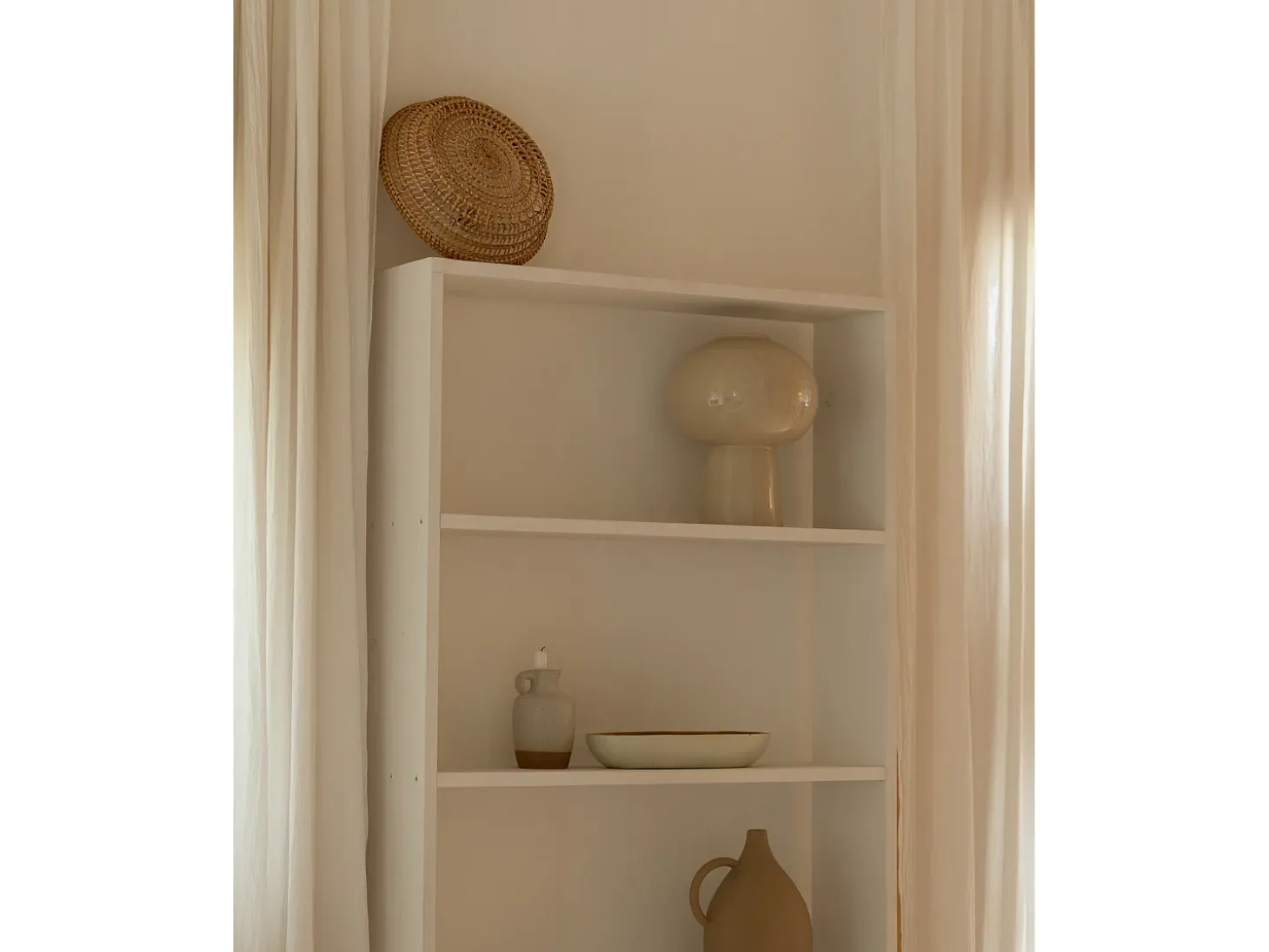 Estantería de madera maciza con 4 estantes blanco - SAURA - DECOWOOD
