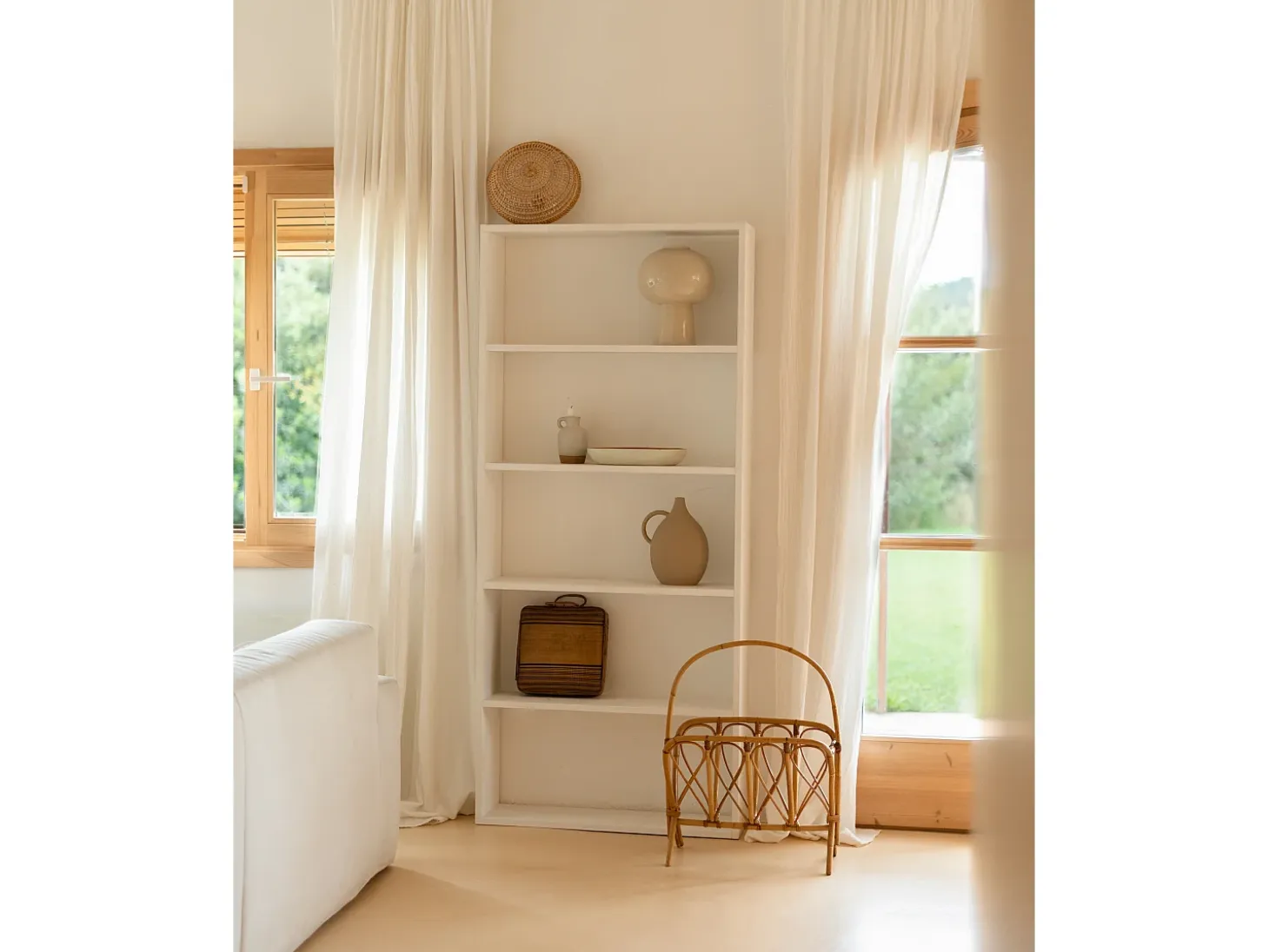 Estantería de madera maciza con 4 estantes blanco - SAURA - DECOWOOD