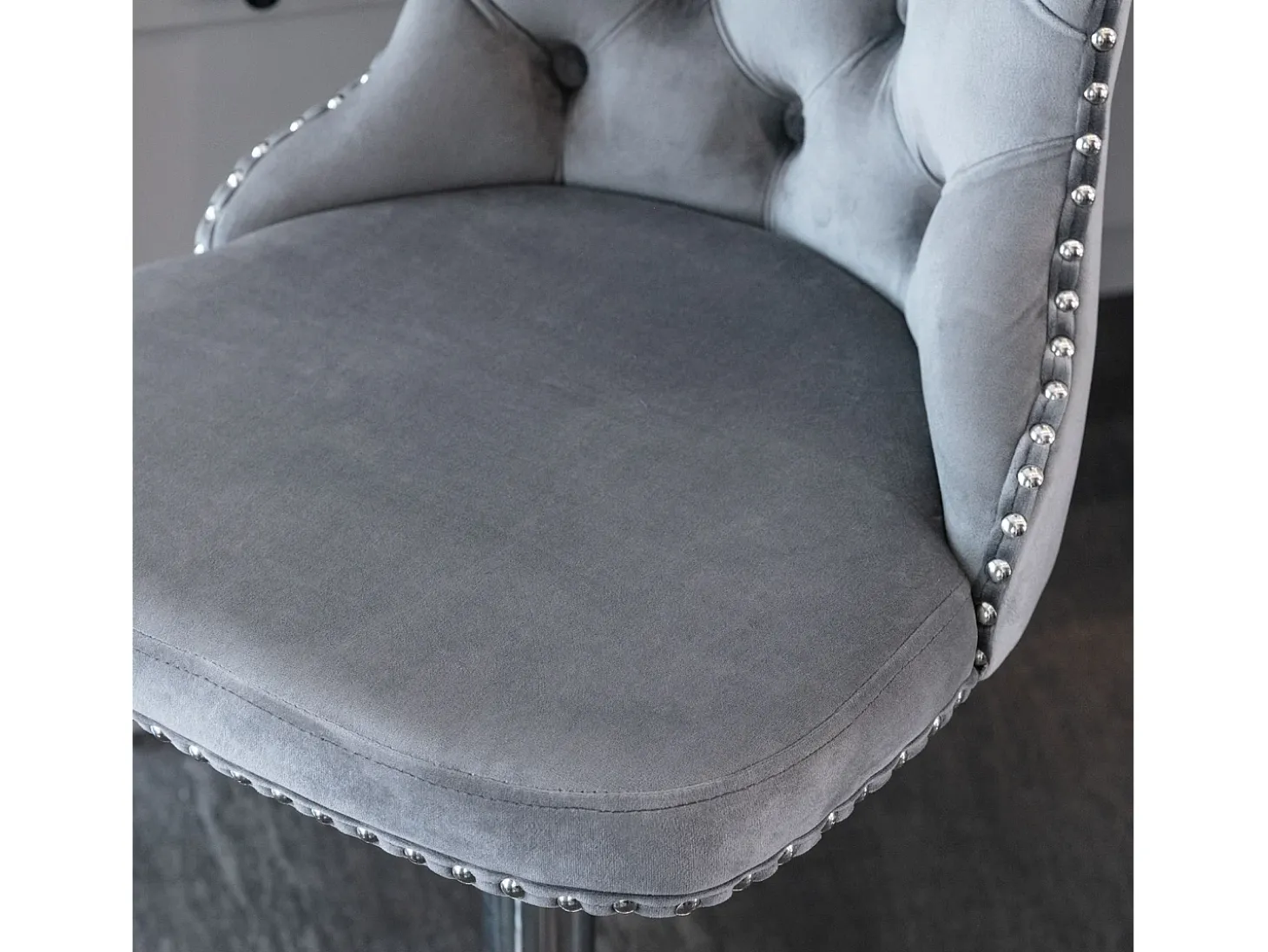 Juego de 2 taburetes de bar giratorios en terciopelo - Altura regulable de 63,5 a 84 cm - Gris y plata
