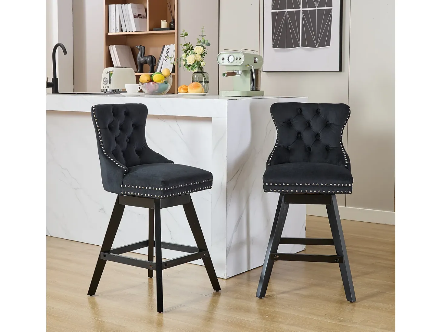 Juego de 2 taburetes de bar giratorios en terciopelo - Patas de madera - Negro