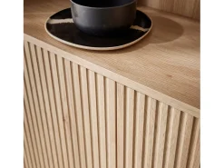 Librería de madera y metal negro con 2 puertas natural