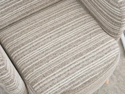 Línea 1.0 - Sillón Relax Bouclé con Reposabrazos con Bolsillos - Confort Ergonómico - Color Caqui - Para Decorar Cualquier Habitación