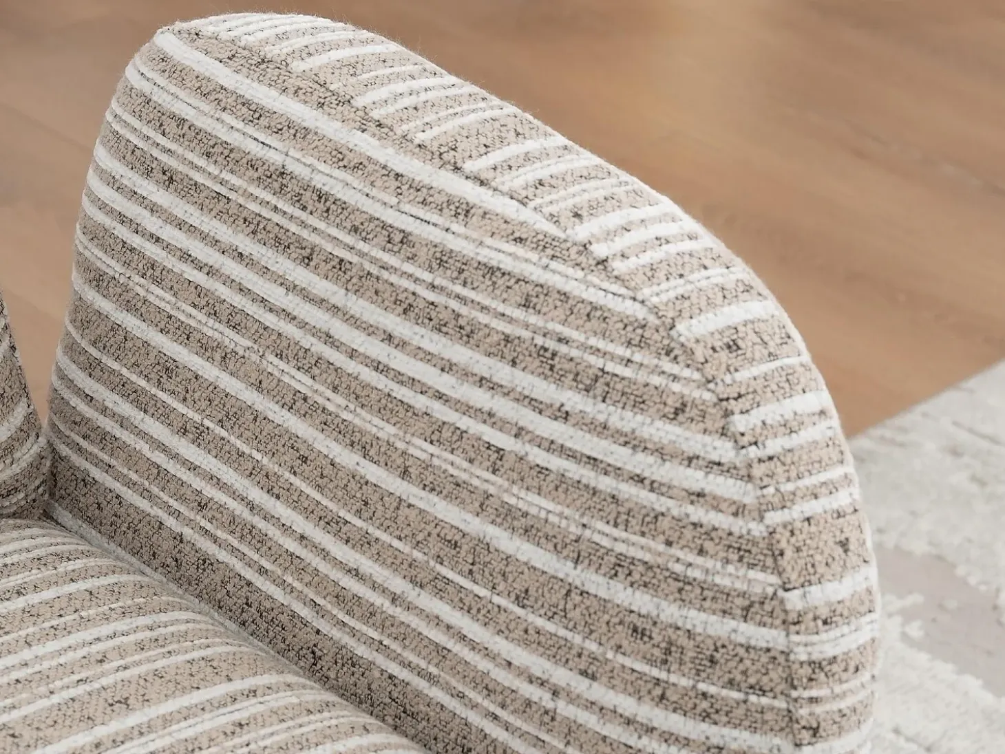 Línea 1.0 - Sillón Relax Bouclé con Reposabrazos con Bolsillos - Confort Ergonómico - Color Caqui - Para Decorar Cualquier Habitación