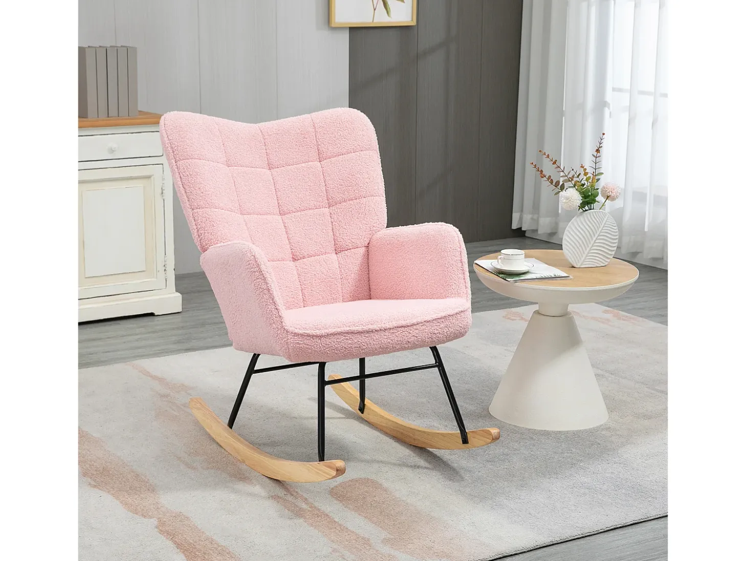 Mecedora con estructura de acero y madera imitación lana de cordero, color rosa (71x98x101cm)