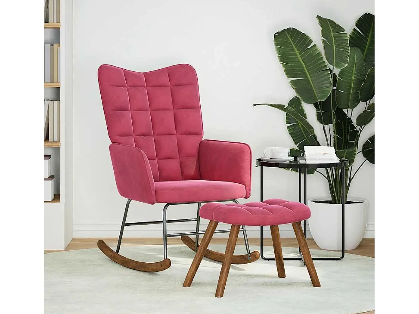 Mecedora con reposapiés en terciopelo rojo burdeos