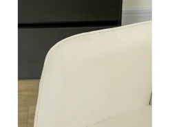 Mecedora de terciopelo beige con reposabrazos, base de madera, estructura negra