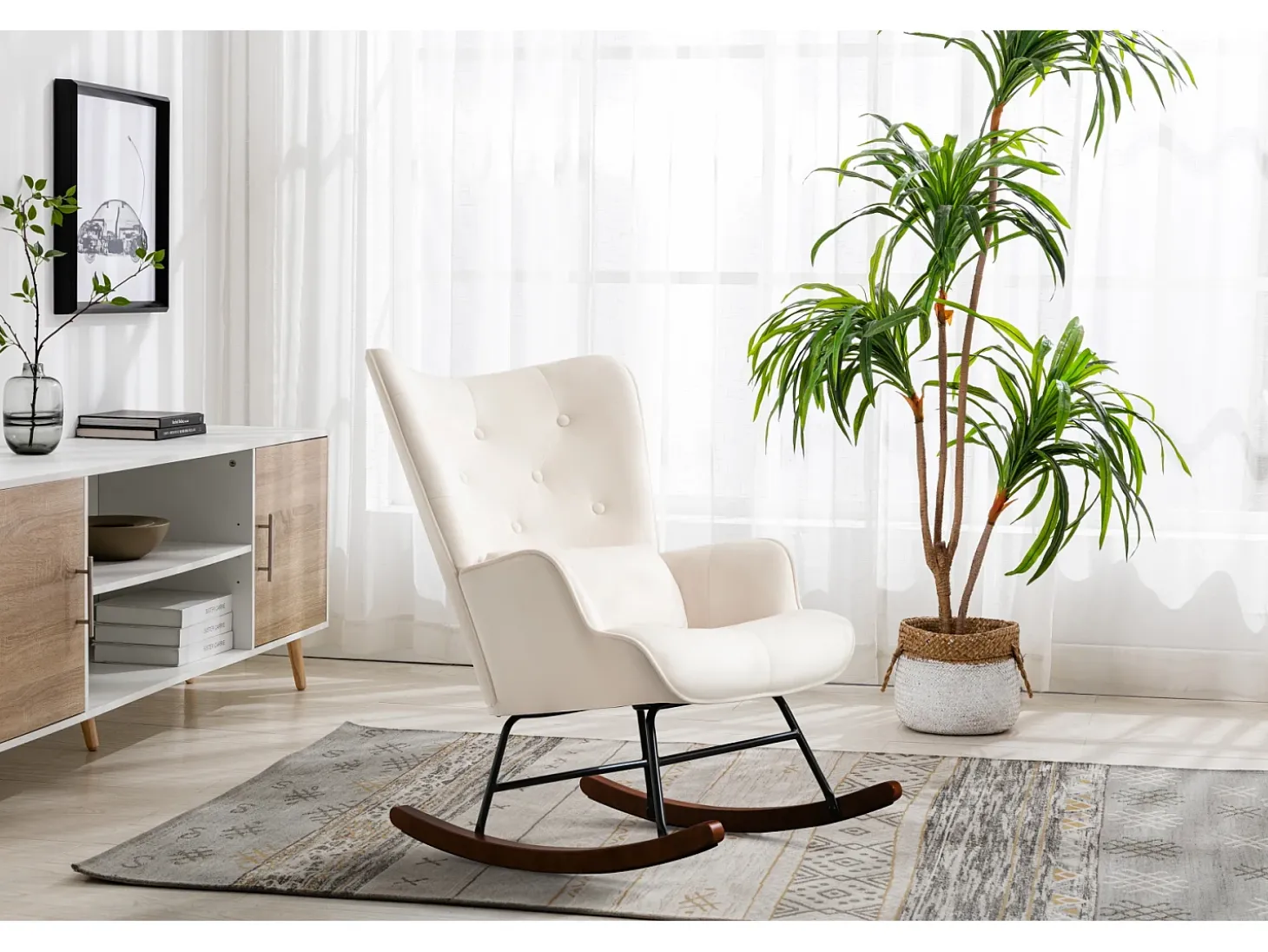 Mecedora moderna tapizada en terciopelo para sala de estar, con respaldo alto y patas de madera, color beige