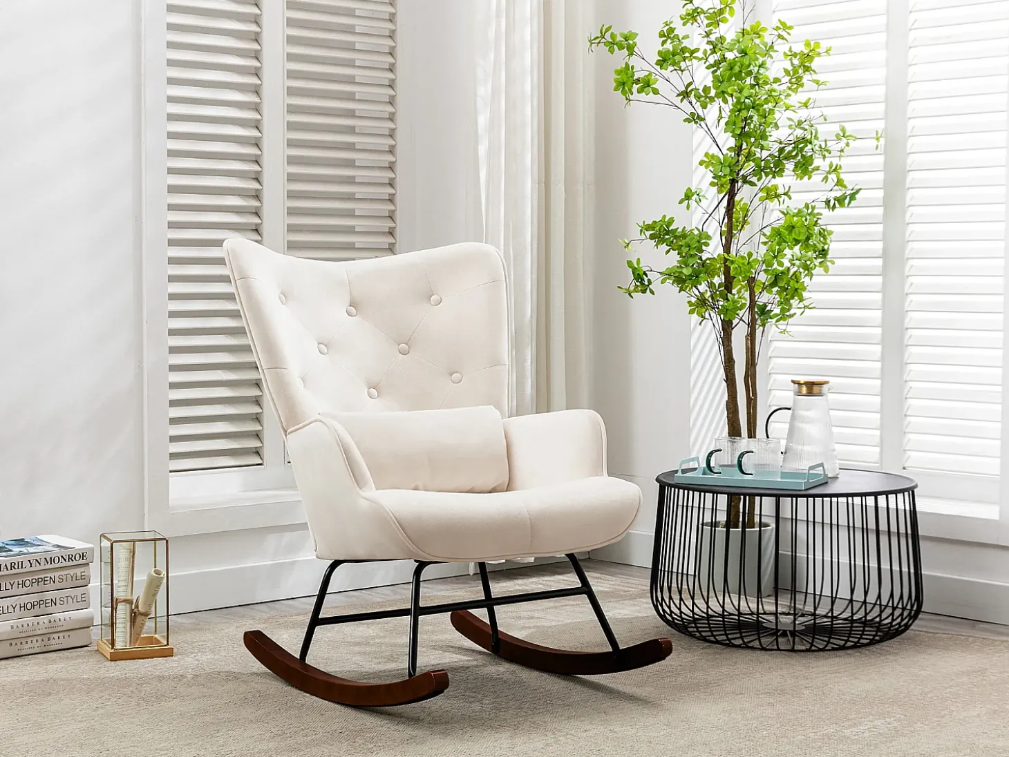 Mecedora moderna tapizada en terciopelo para sala de estar, con respaldo alto y patas de madera, color beige