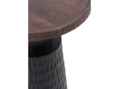 Mesa auxiliar con base y sobre de madera en color nogal