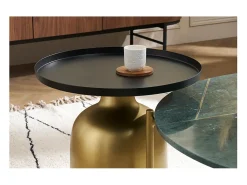 Mesa auxiliar de diseño redondo de metal dorado con tablero negro mate RAMSES