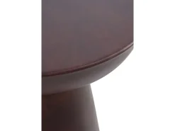 Mesa auxiliar de madera en color nogal