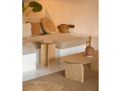 Mesa auxiliar de madera maciza en tono roble medio de 50x45cm - BLOOM - DECOWOOD