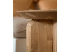 Mesa auxiliar de madera maciza en tono roble medio de 50x45cm - BLOOM - DECOWOOD
