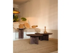 Mesa auxiliar de madera maciza en tono nogal de 50x45cm - BLOOM - DECOWOOD