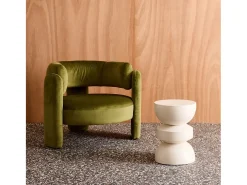 Mesa auxiliar de metal crema