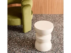 Mesa auxiliar de metal crema