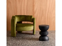 Mesa auxiliar de metal negro