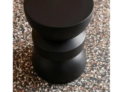 Mesa auxiliar de metal negro