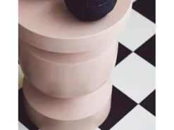Mesa auxiliar de metal rosa