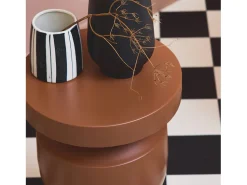 Mesa auxiliar de metal terracota