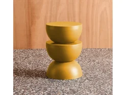 Mesa auxiliar o mesita de metal mostaza