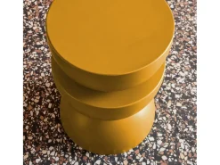 Mesa auxiliar o mesita de metal mostaza