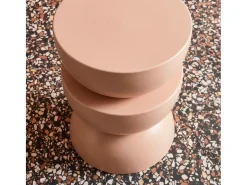 Mesa auxiliar o mesita de metal nude