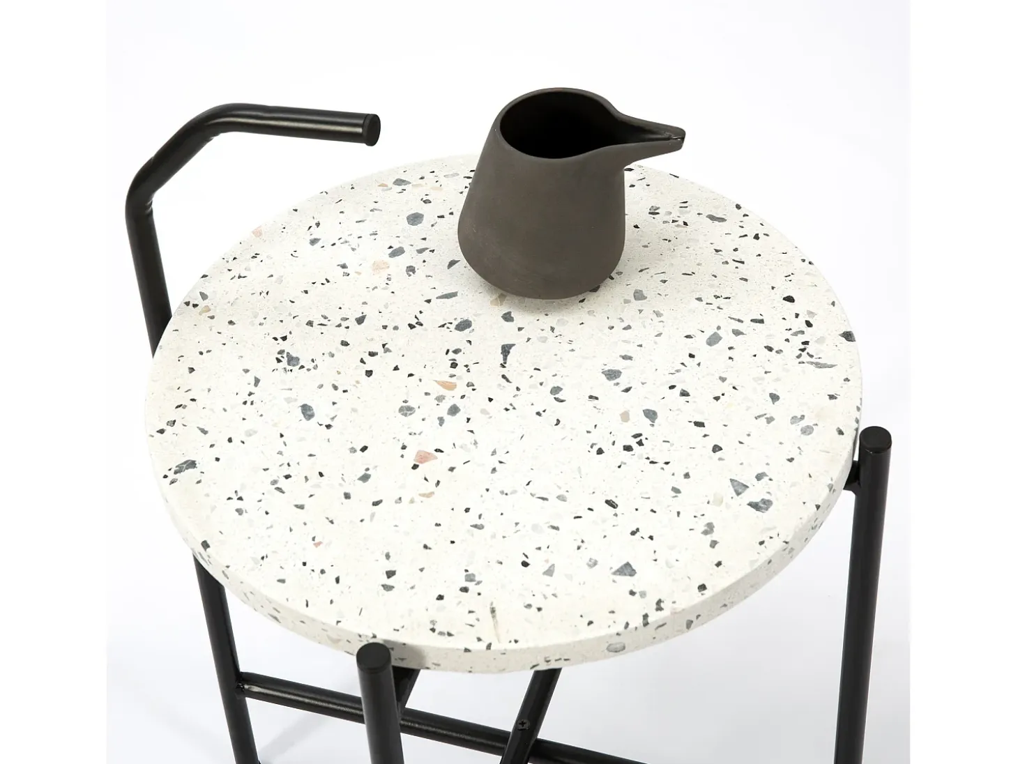 Mesa Auxiliar Redonda Yala, Tapa de terrazo Blanco y Patas metálicas Negro
