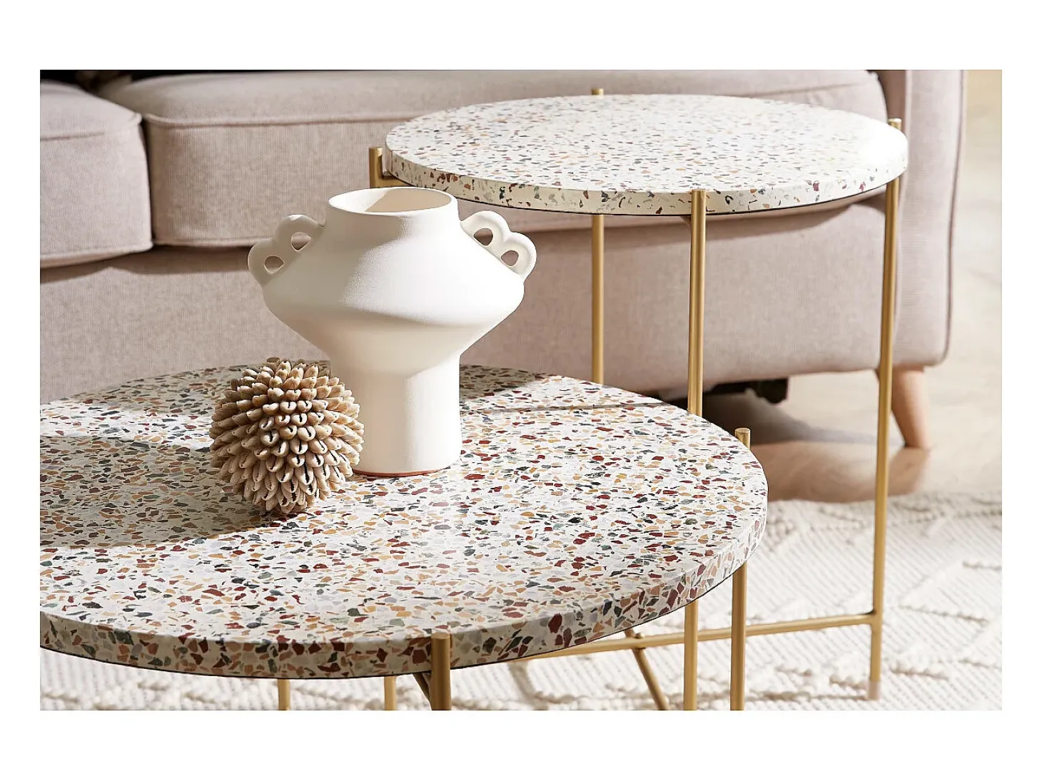 Mesa de centro de diseño redonda en terrazo y metal dorado 55 cm diám. MEZZO