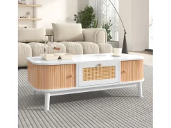 Mesa de centro de ratán con cajones y puertas en estilo rústico natural.