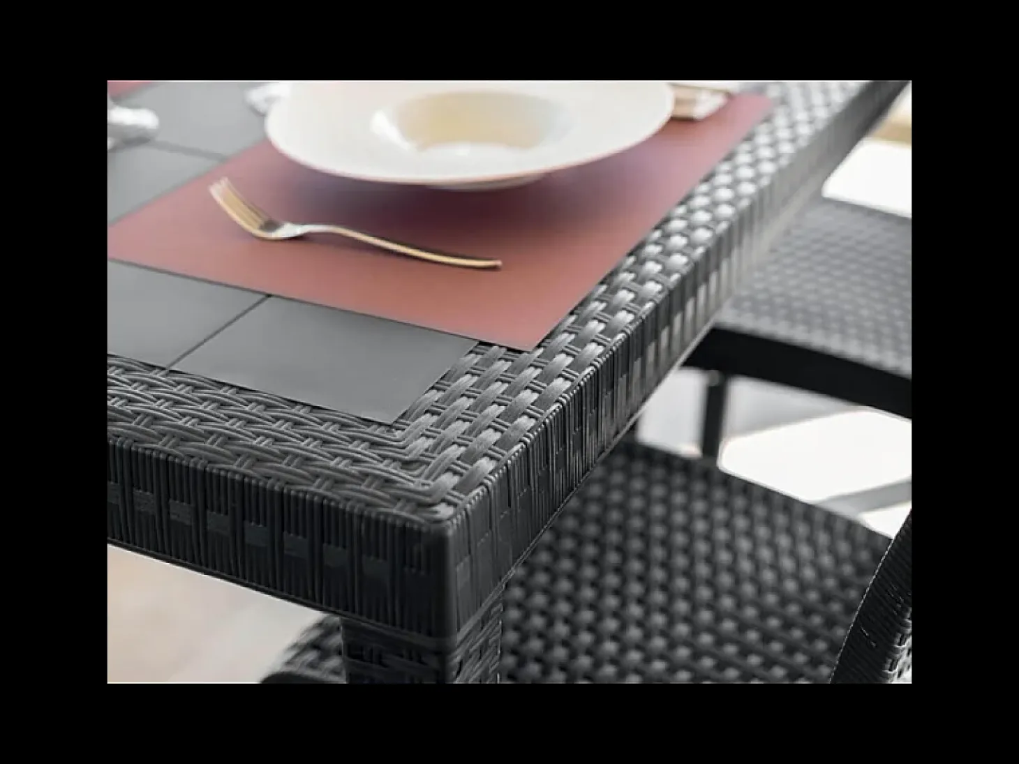 Mesa de jardín para exterior 150x90 cm de ratán y polipropileno Houston - Negro