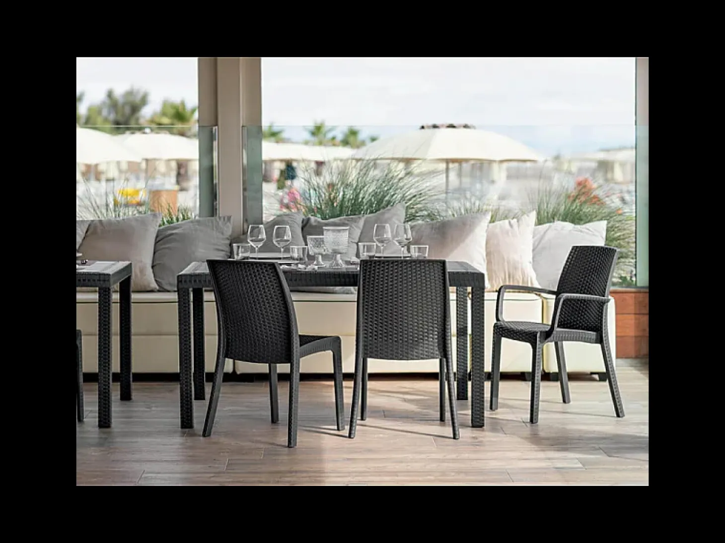 Mesa de jardín para exterior 150x90 cm de ratán y polipropileno Houston - Negro