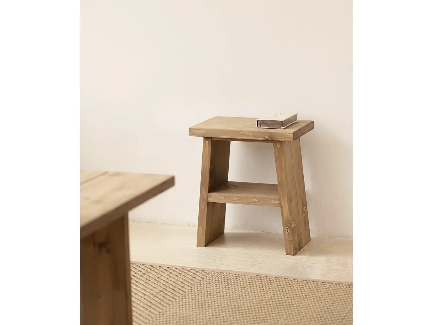 Mesita de noche o auxiliar madera maciza en tono roble oscuro de 45x39cm - FRIDA - DECOWOOD