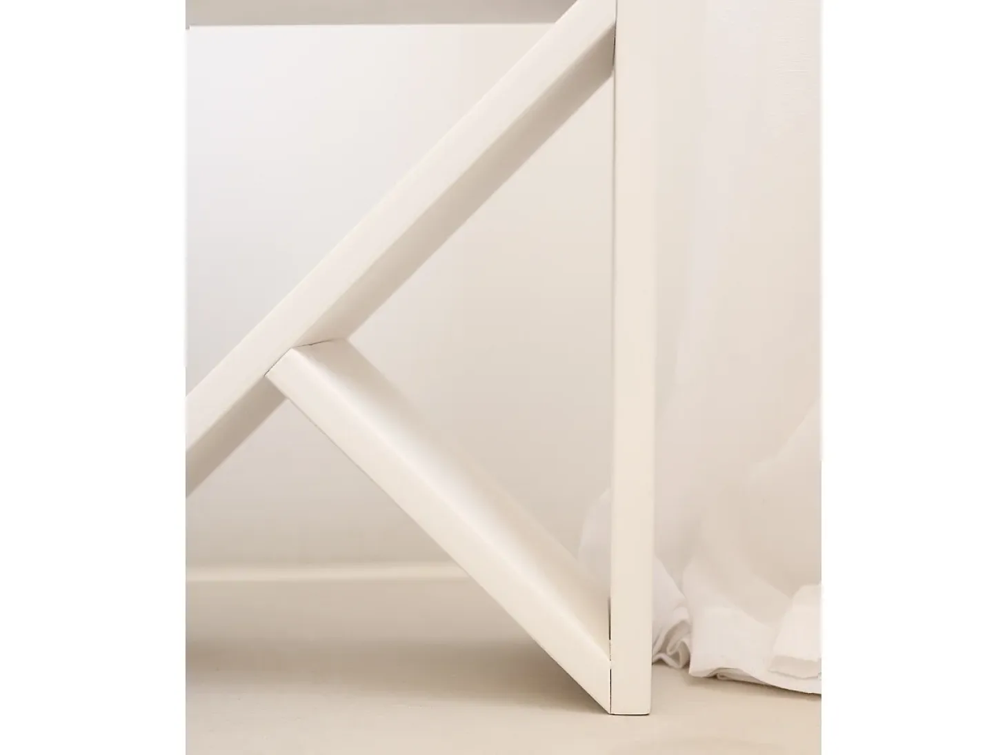 Mesita de noche o auxiliar de madera maciza en tono blanco de 50x50cm - STOKE - DECOWOOD