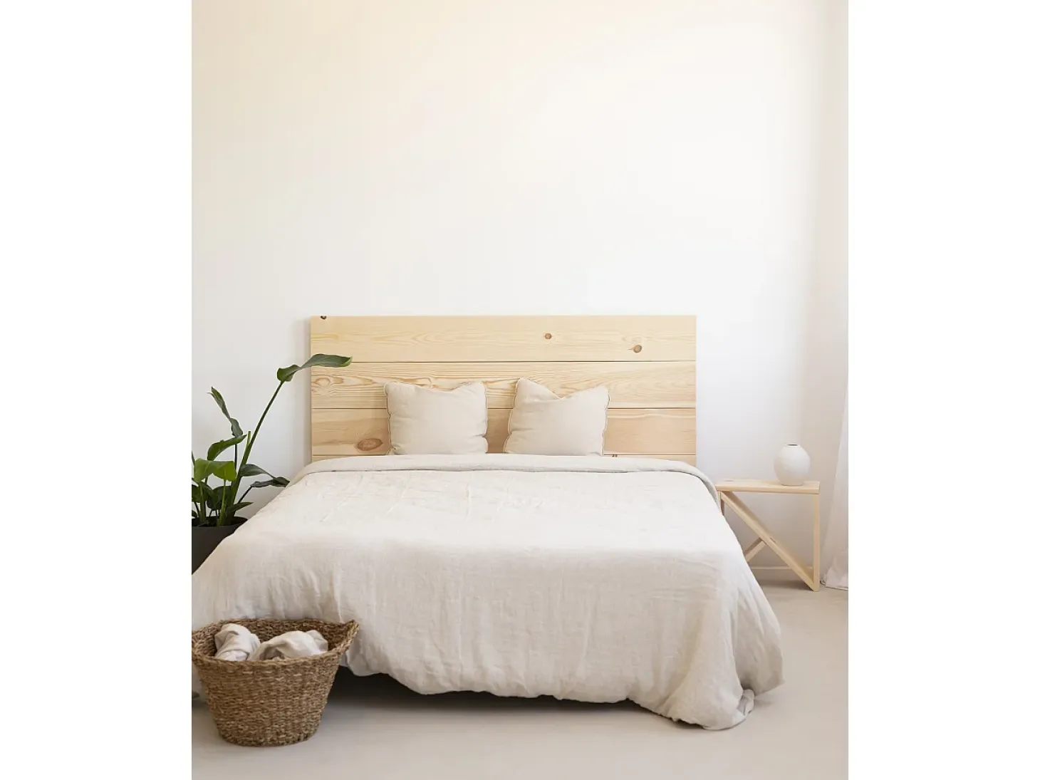 Mesita de noche o auxiliar de madera maciza en tono natural de 50x50cm - STOKE - DECOWOOD