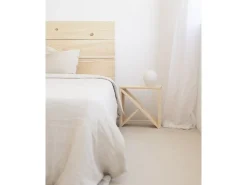 Mesita de noche o auxiliar de madera maciza en tono natural de 50x50cm - STOKE - DECOWOOD