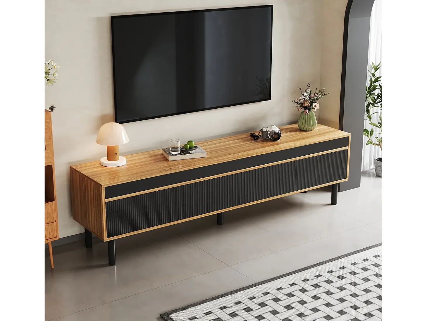 Mueble de TV de 4 puertas con patas de madera maciza para salón o dormitorio, 170 x 38 x 47 cm, color negro y natural.