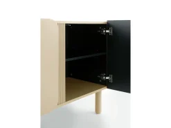 Mueble tv beige con cantos redondos en las esquinas de puertas
