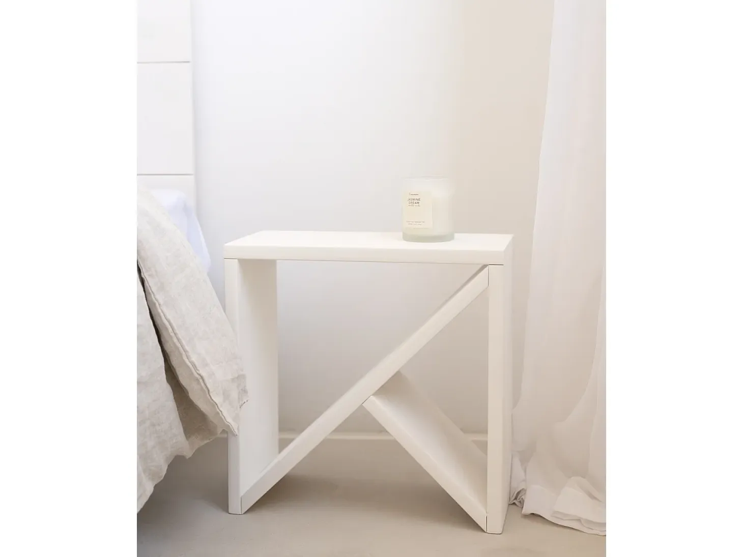 Pack 2 mesitas de madera maciza en tono blanco de 40x40cm - STOKE - DECOWOOD