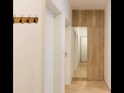 Perchero de madera con 5 ganchos 64 x 9.5 x 14 cm