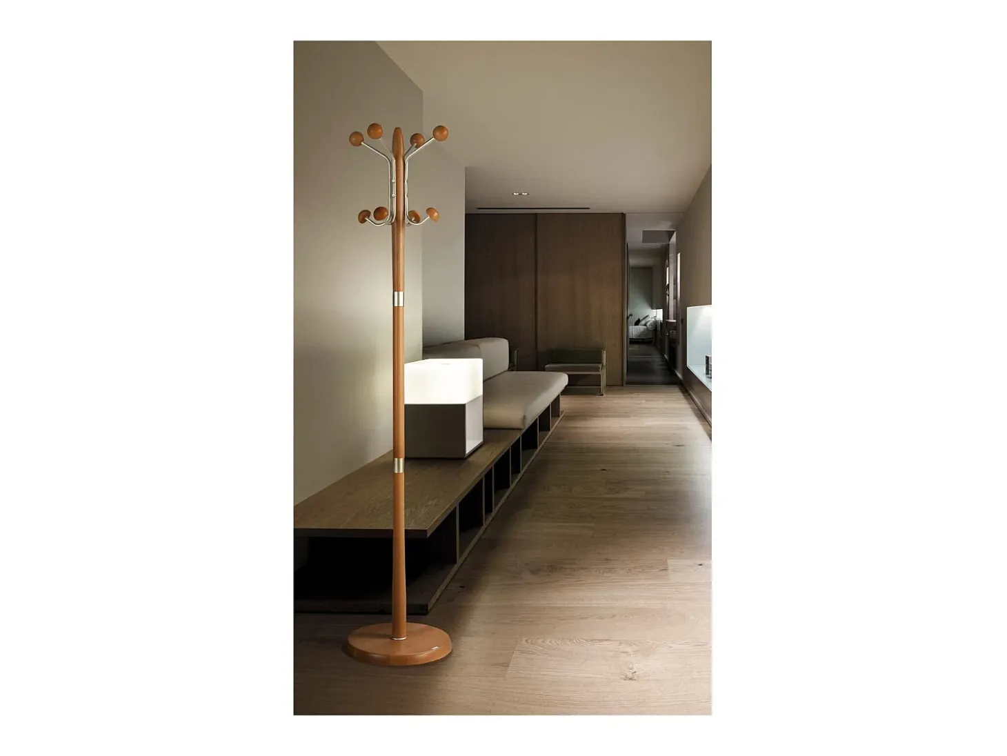 Perchero mod. 420 herrajes en cromo satinado lacado cerezo, 180 cm(alto)37 cm(ancho)37 cm(