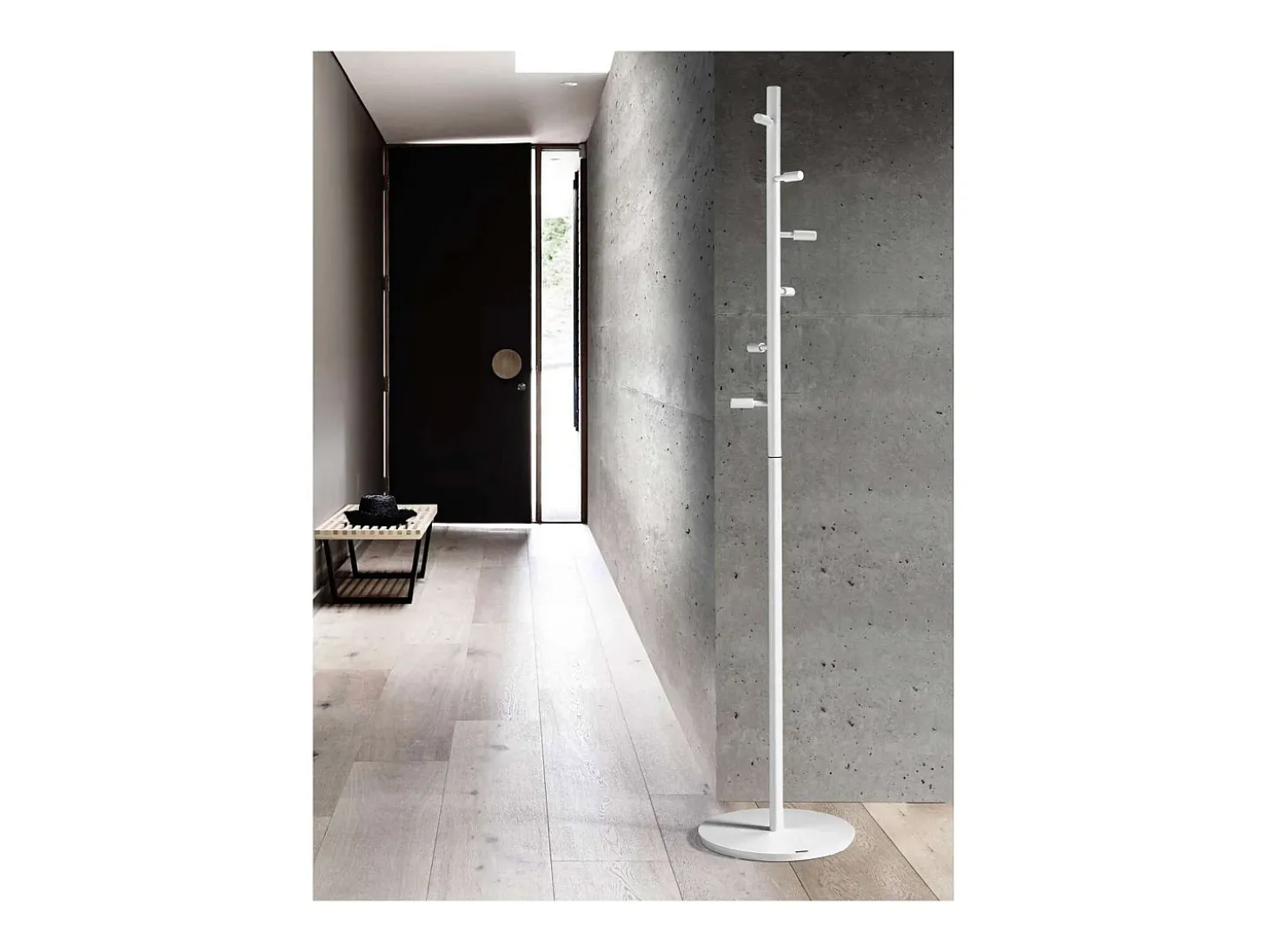 Perchero moderno mod. 401 herrajes cromo satinado lacado blanco, 185 cm(alto)35 cm(ancho)3