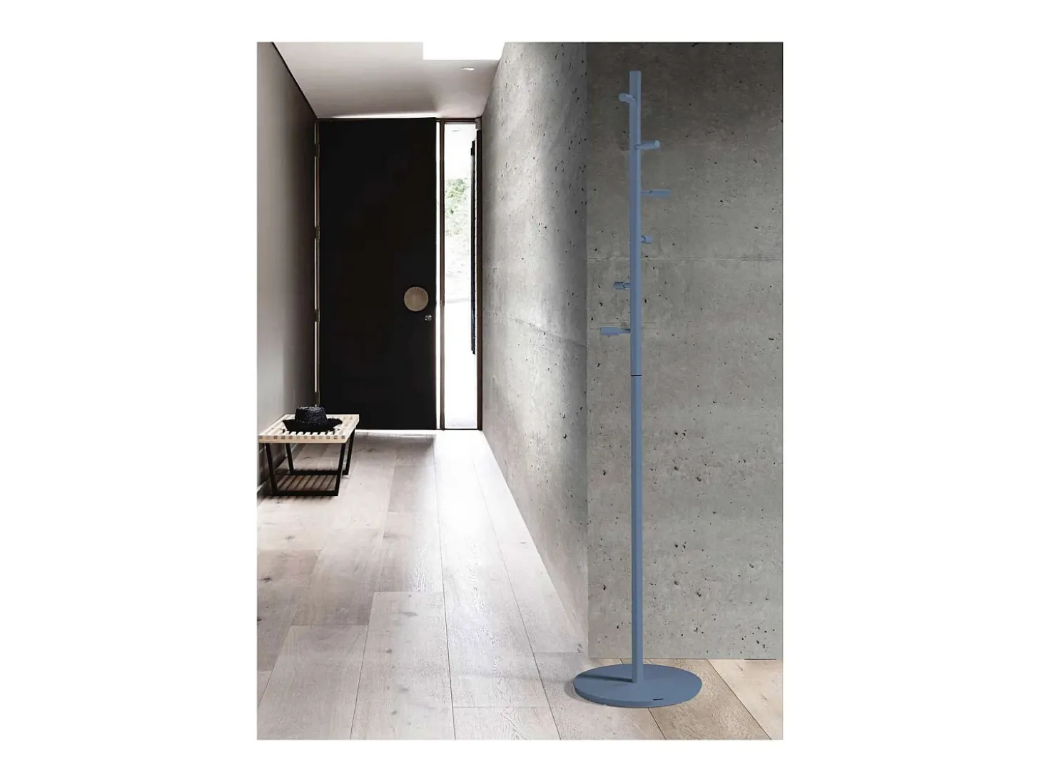 Perchero moderno mod. 401 herrajes cromo satinado lacado azul, 185 cm(alto)35 cm(ancho)35