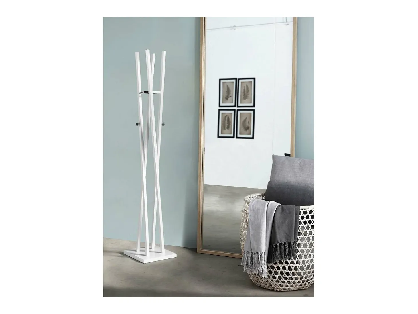 Perchero moderno mod. 470 herrajes cromo brillo lacado blanco, 182 cm(alto)34 cm(ancho)34